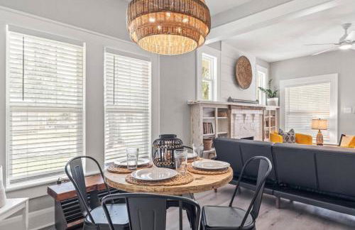 BeeKeeper's Inn - Beautifully Renovated 1929 Bungalow with 2 Bedrooms on Brick Street near Tampa's Attractions - Foto 3