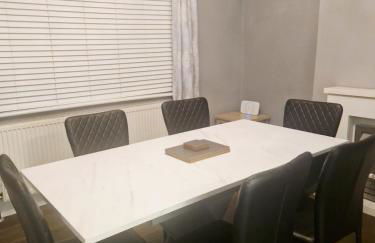 King Edward 3 bed house ideal for contractors - Foto 3