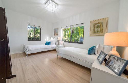 The Garden House Hot Tub Pool and Lush Garden Oasis - Foto 21