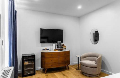 Historic Hotel, King Bed, Fast WiFi, Room # 104 - Foto 4