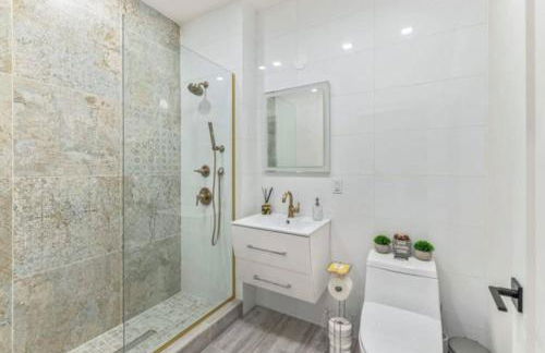 Studio w Charming Juliet Balcony in Upper East - Foto 14