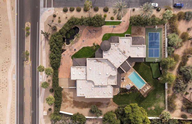 Sleeps 19, 7bdr Estate! Sports Court, Putting Green, Pool Farrier by Avantstay - Foto 47