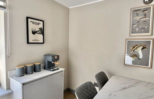 Holyrood Hidden Gem - Photo 10