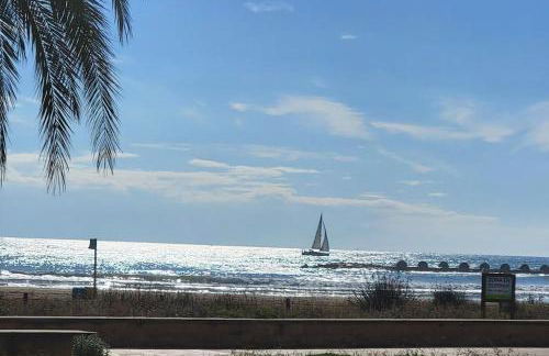 Nice beachside 2-BD apt near Barcelona - Foto 13