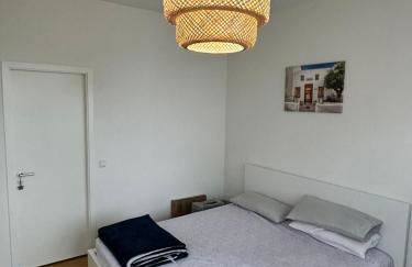 Check Point Charlie Luxury Apartment with Balcony - Photo 20