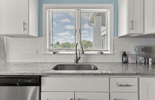 The 1A Escape Deck w Ocean Views Walk to Beach - Foto 16