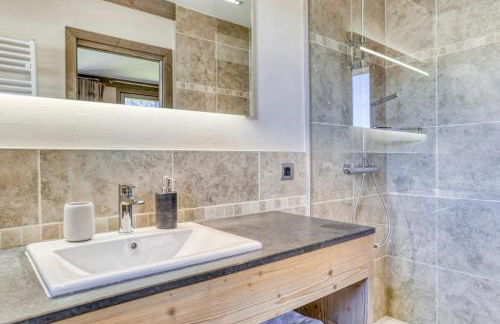 Chalet exceptionnel de 600m2 - Spa, salle de gym, ski-room - Foto 13