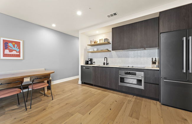 Luxury Downtown High Rise - Foto 6