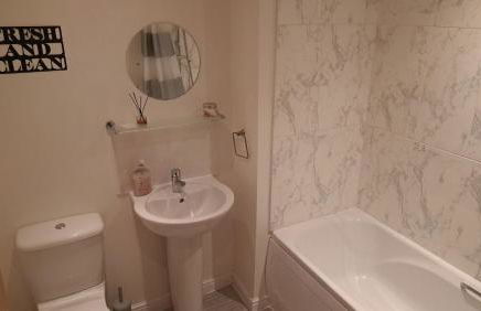 Tropical Sun Homes - Beautiful spacious 3 bed home in a serene environment with free parking for 2 cars - Foto 39