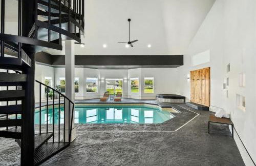 Private Oasis On 2 Acres with Indoor Pool and Theater - Foto 1