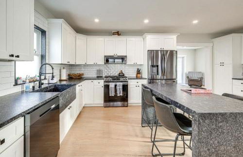 Patio and Fire Pit Retreat 2 Mi to Cape Cod Beaches - Foto 9