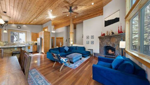 Skislope Manor - Spacious Tahoe Donner 4 BR with Gorgeous Home Theater and Hot Tub - Foto 2