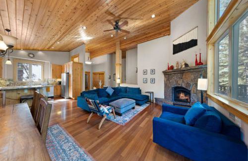 Skislope Manor - Spacious Tahoe Donner 4 BR with Gorgeous Home Theater and Hot Tub - Foto 2