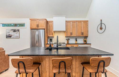 The Ash - Private Cabin with Hot Tub Oasis for Two in the Pines - Foto 7