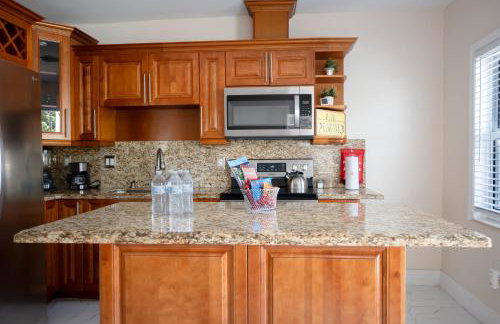 Central Getaway in Little Havana Near Airport, Wynwood, Calle 8 Brickell, Coral Gables and more , Fenced parking - Foto 6