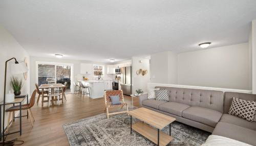 Spacious Family Villa only 13 mi from Silverwood - Foto 4