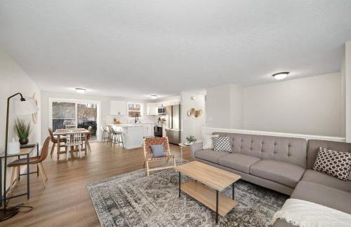 Spacious Family Villa only 13 mi from Silverwood - Foto 4