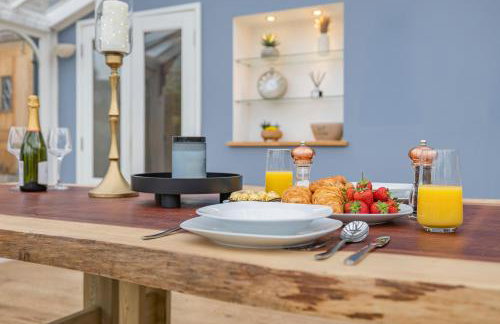 East Sussex Manor - Sleeps 12 - Hot Tub & Parking - Foto 10