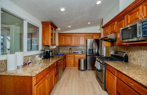 Peaceful Family Home with 3 Bedrooms and 2 Bathrooms - Photo 17