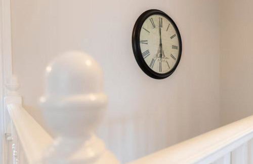 Pass the Keys 4-Bed Home with Garden Parking Near Durham - Foto 47