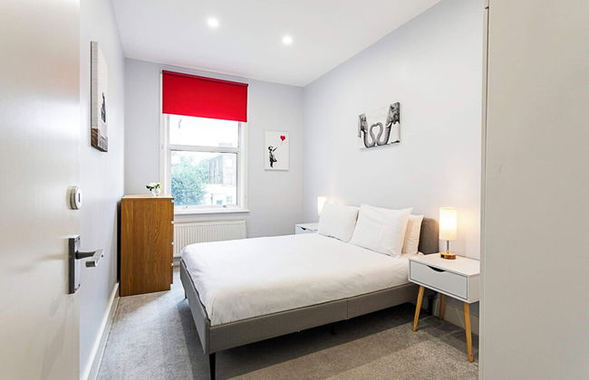 Modern Clapham Apartment - Photo 3