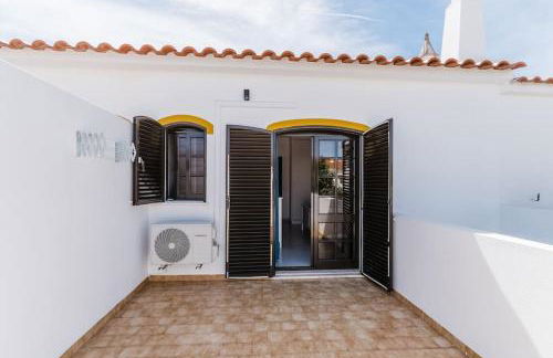 StaySalty - Resort Style Family Beach House with Pool - Photo 30