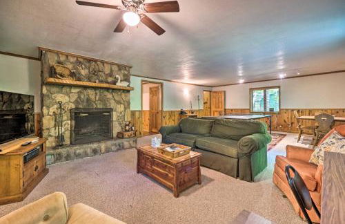 Serene Sky Valley Family Chalet with Fireplace - Foto 12