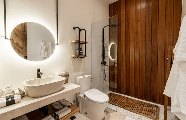 Udara by EVDEkimi - Spacious 4BR Pool villa with Lush garden at Artistic Center of Ubud - Foto 54