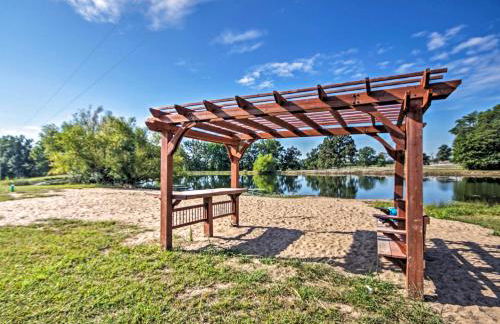 Lakefront A-Frame Cabin with Community Perks - Foto 41