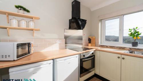 Large 4BR - Ideal Long Stays - Parking - Fast WiFi - Foto 4, stove