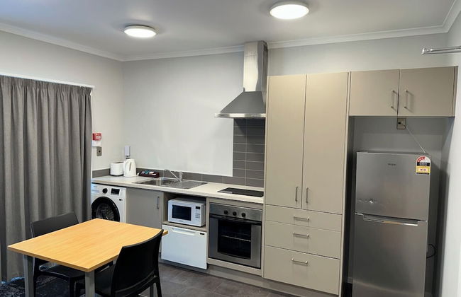 Lorne Apartments - Photo 2