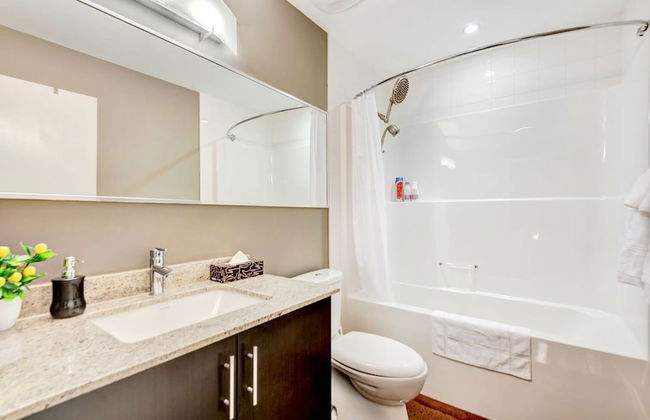 Downtown Condo w Incredible Views and BBQ - Photo 22