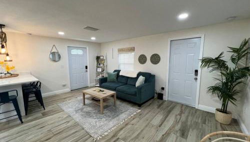 Stylish Chic King Bed Ybor DT - Foto 5