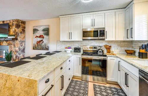 Lake & Pool Access: Lazy Days Condo w/ Balcony! - Foto 8