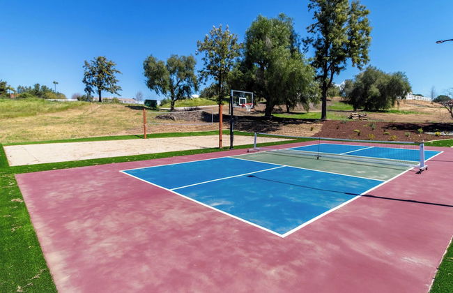 Chateau Syrah by Avantstay Picturesque Estate w/ Pool, Table Tennis & Pool Table New Pickleball Court + Basketball Hoop - Foto 56