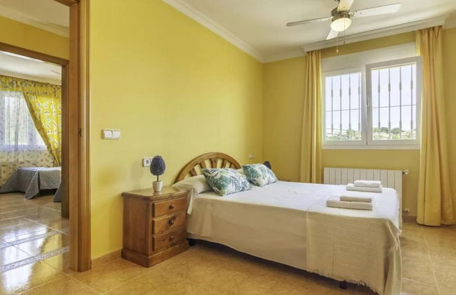 Charming Holiday Home in Calpe With Barbeque - Photo 13