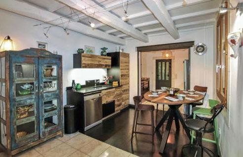 Lovely Home In La Roche St Secret - Photo 25