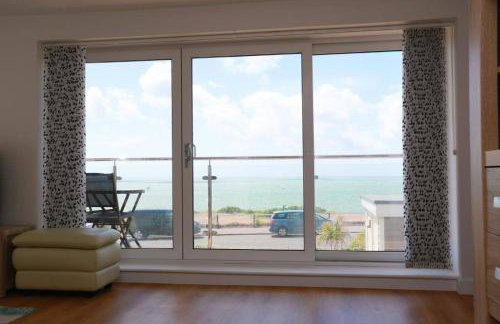 LATITUDE WEST by BOURNECOAST - An Impressive Holiday Apartment with FANTASTIC SEA VIEWS, a Balcony and Parking - FM6180 - Foto 4