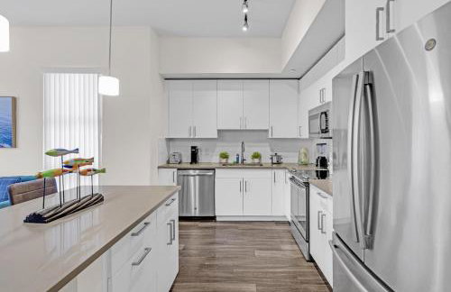 Bright and Airy 2 Bed on Biscayne Blvd with Free Park - Foto 6