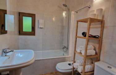 Apartamento familiar con jardín y parking privado - Foto 8