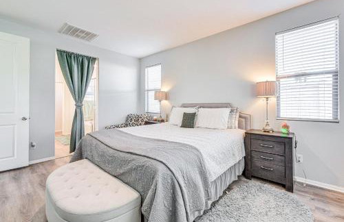 Patio and Yard Luxe Beaumont Getaway! - Foto 11