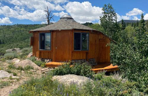 Red-tail Roundhouse at 22 West Cabins and Recreation - Foto 20