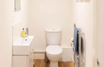 Caer Fedwen Barns Clwyd Cottage Two Bed, Barn Conversion with Private Hot Tub - Foto 17