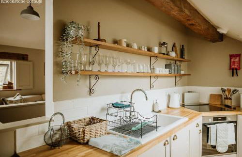 Lyme Tree Farm Cottages - Hotching Barn and Knockstone Cottage - Foto 45