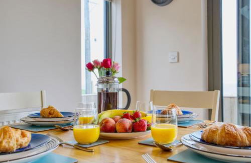 Beautiful Seaside Holiday Home - Photo 22