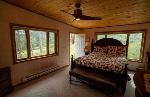 Warm Woodland Getaway with Land - Foto 28