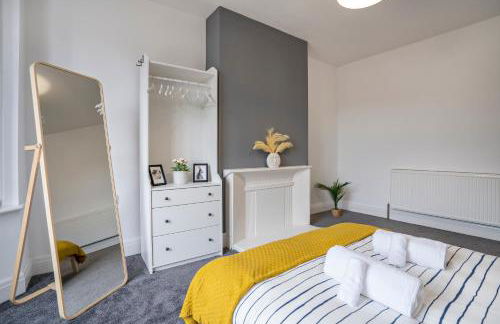 Modern Apartment -Free Parking - by Holiday Homes - Foto 28