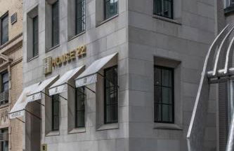 Luxury Gold Coast Penthouse with Deck & Views - Photo 10