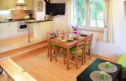 Lakeside holiday home with private garden - Foto 6