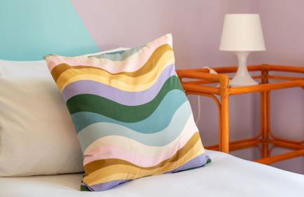 Bright 3BDR House with Pool by Lovelystay - Foto 16